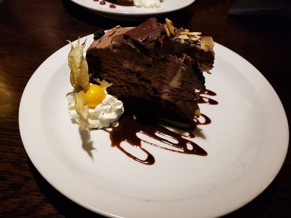 Queens Castle Restobar | restaurant | 570 Longworth Ave, Bowmanville, ON L1C 0H4, Canada | 9056230008 OR +1 905-623-0008