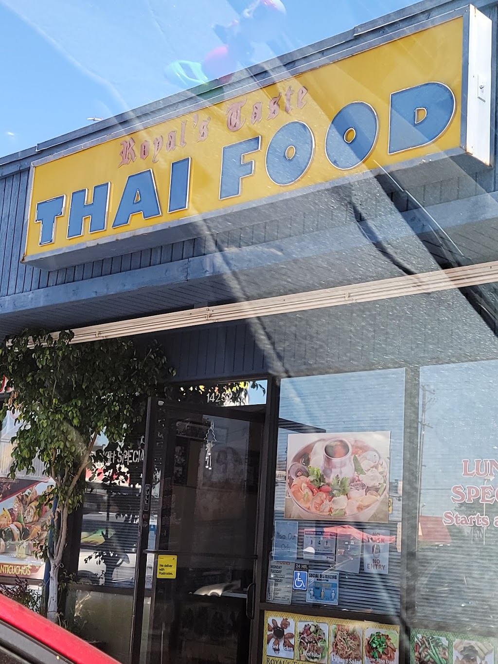 Royals Taste Thai Food | restaurant | 14232 Bellflower Blvd, Bellflower, CA 90706, USA | 5628668423 OR +1 562-866-8423