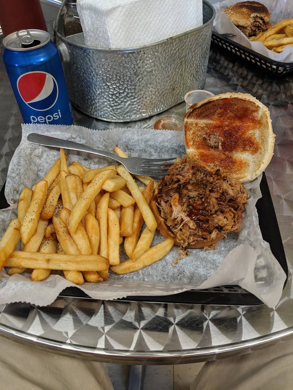 Razorback | restaurant | 3737 Holland Blvd # E, Chesapeake, VA 23323, USA | 7574851001 OR +1 757-485-1001