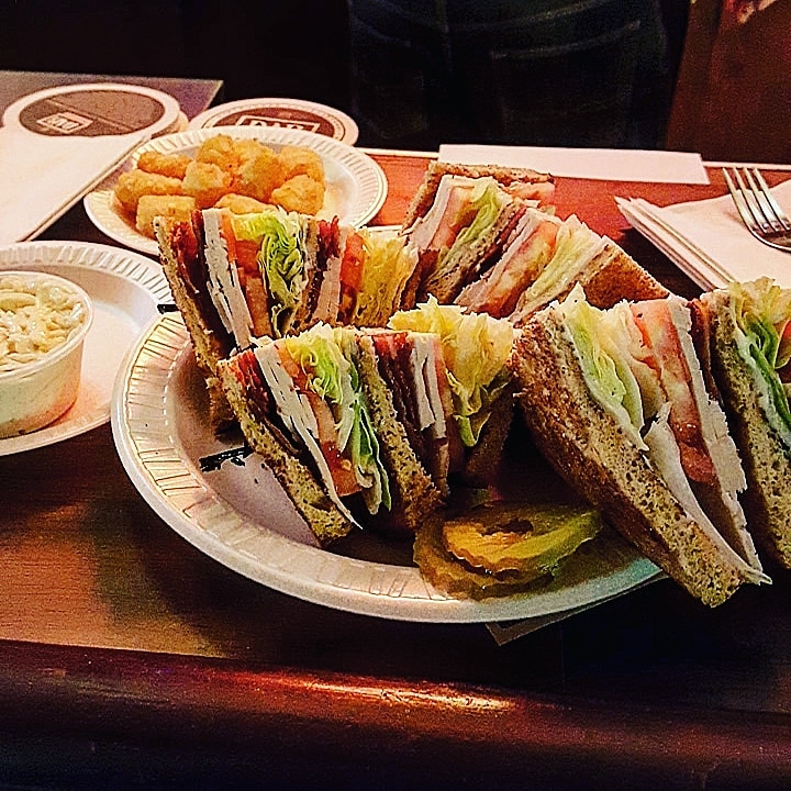 Meiers Tavern | restaurant | 235 E Lake Ave, Glenview, IL 60025, USA | 8477240477 OR +1 847-724-0477