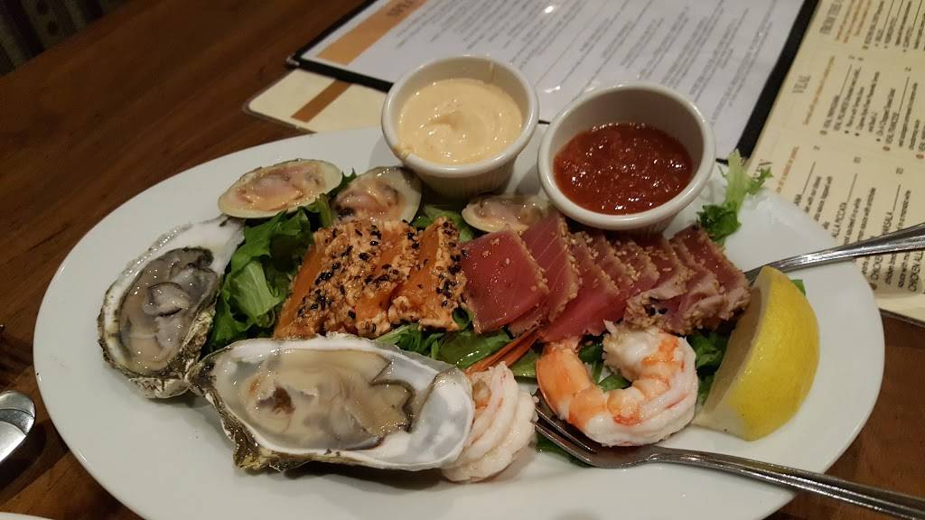 Francescos | restaurant | 29 John St, Babylon, NY 11702, USA | 6315871340 OR +1 631-587-1340