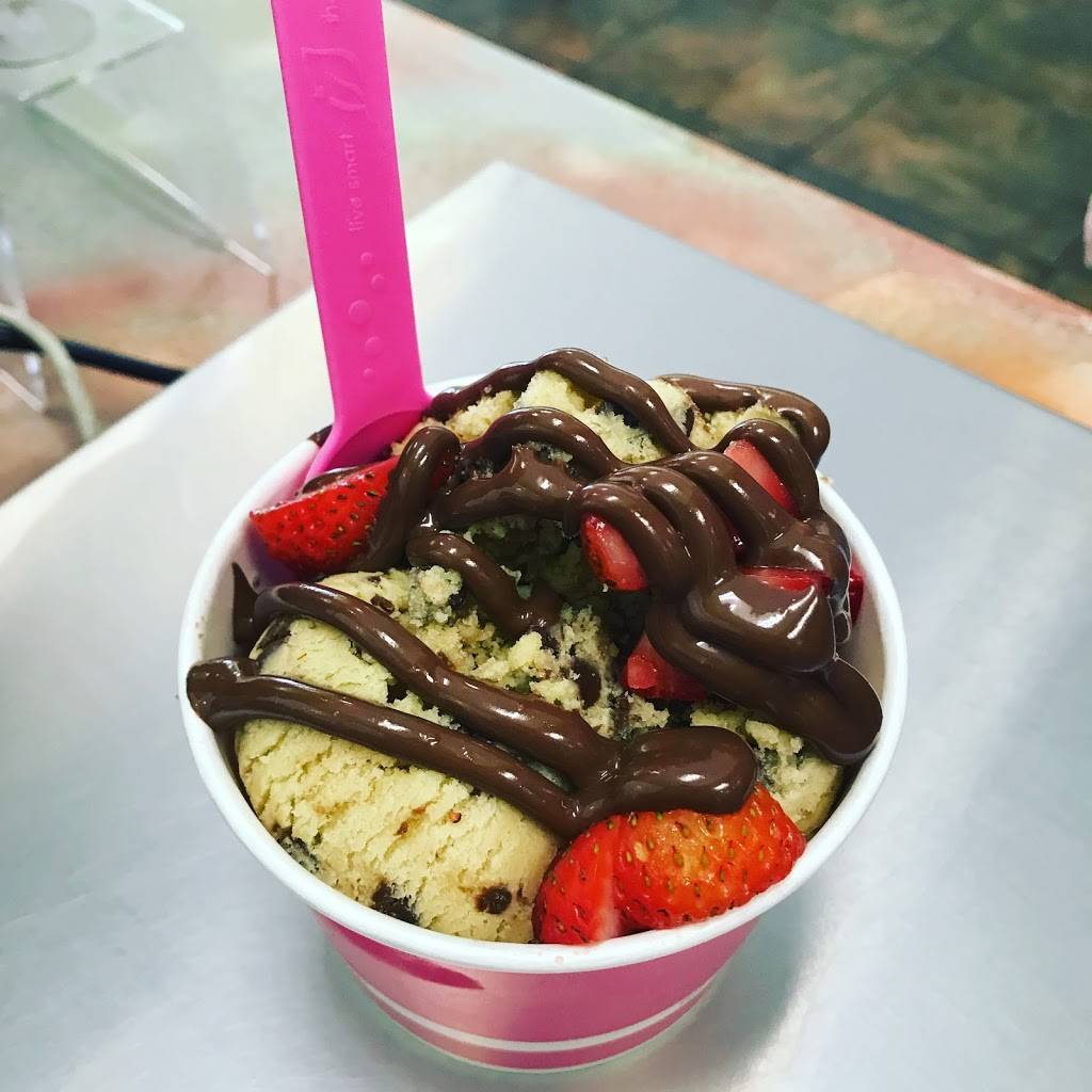 BerryVille Frozen Yogurt | cafe | 131 N Woodland Blvd, DeLand, FL 32720, USA | 3862790141 OR +1 386-279-0141