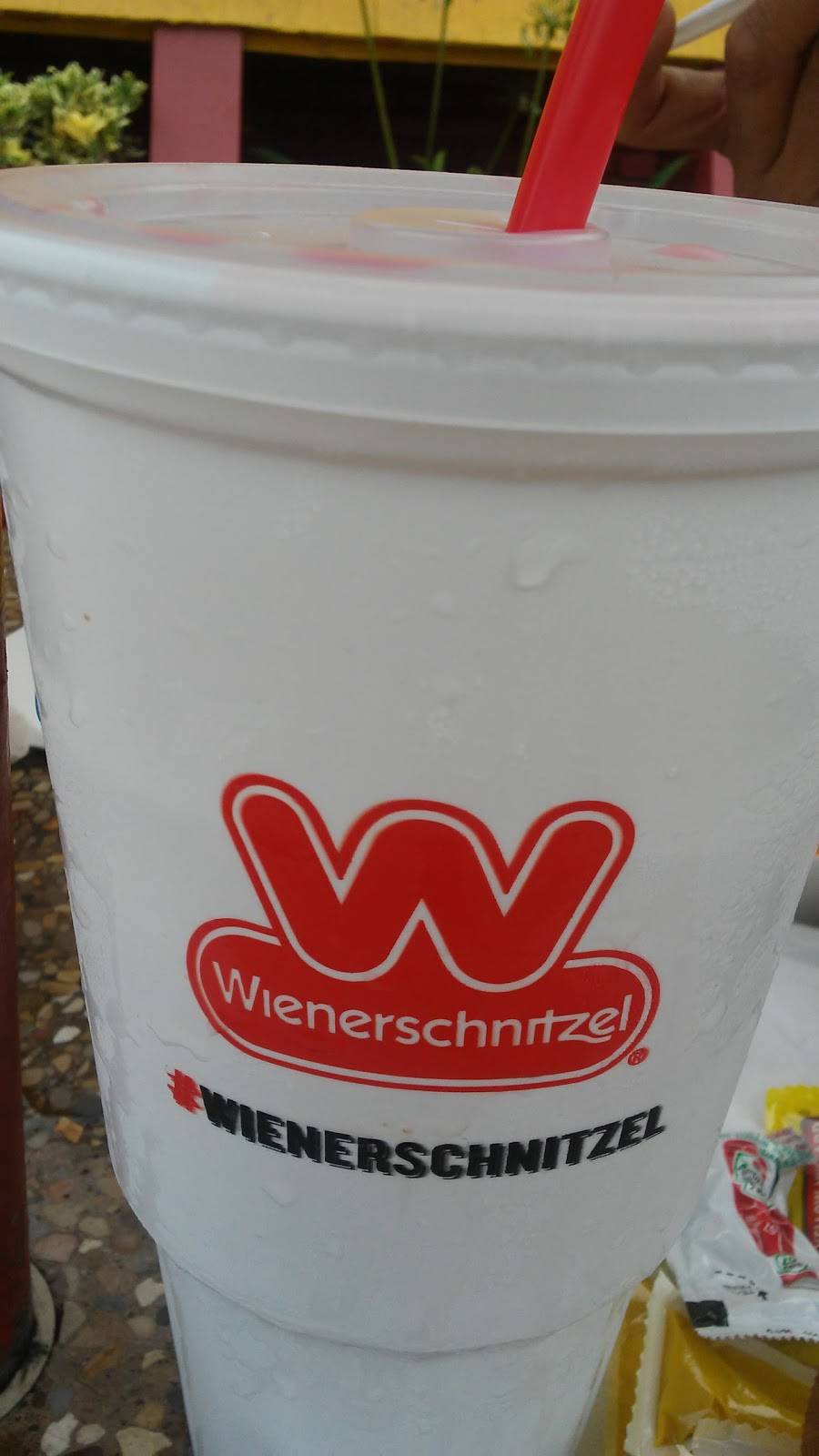 Wienerschnitzel | restaurant | 101 W Willow St, Long Beach, CA 90806, USA | 5625959511 OR +1 562-595-9511