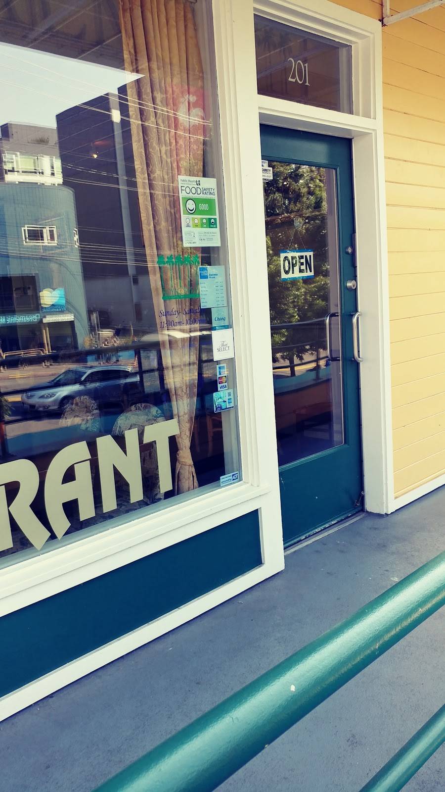 Royal Palm Thai Restaurant | restaurant | 6417 Roosevelt Way NE # 201, Seattle, WA 98115, USA | 2065232400 OR +1 206-523-2400