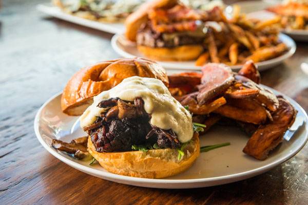 15 Walnut Tavern | restaurant | 15 Walnut Rd, South Hamilton, MA 01982, USA | 9784682400 OR +1 978-468-2400