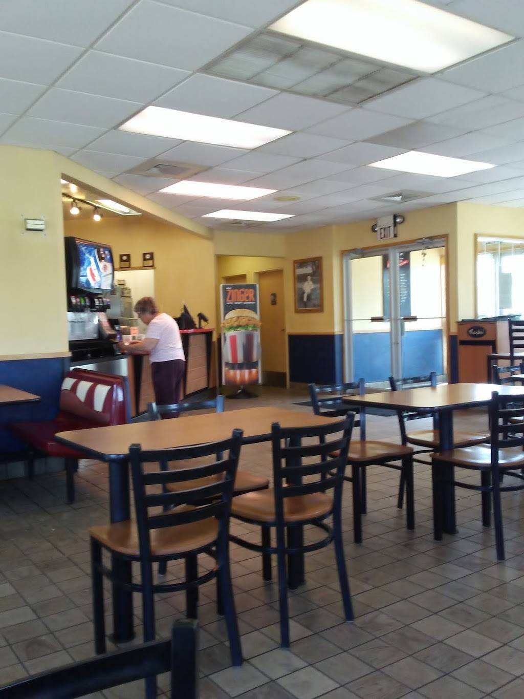 KFC | restaurant | 101 N Chicago Ave, South Milwaukee, WI 53172, USA | 4147624430 OR +1 414-762-4430