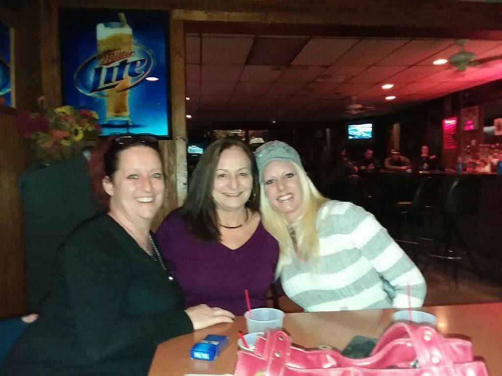 Hidden hill | restaurant | 1811 Hyde Oakfield Rd NW, North Bloomfield, OH 44450, USA | 3308896016 OR +1 330-889-6016