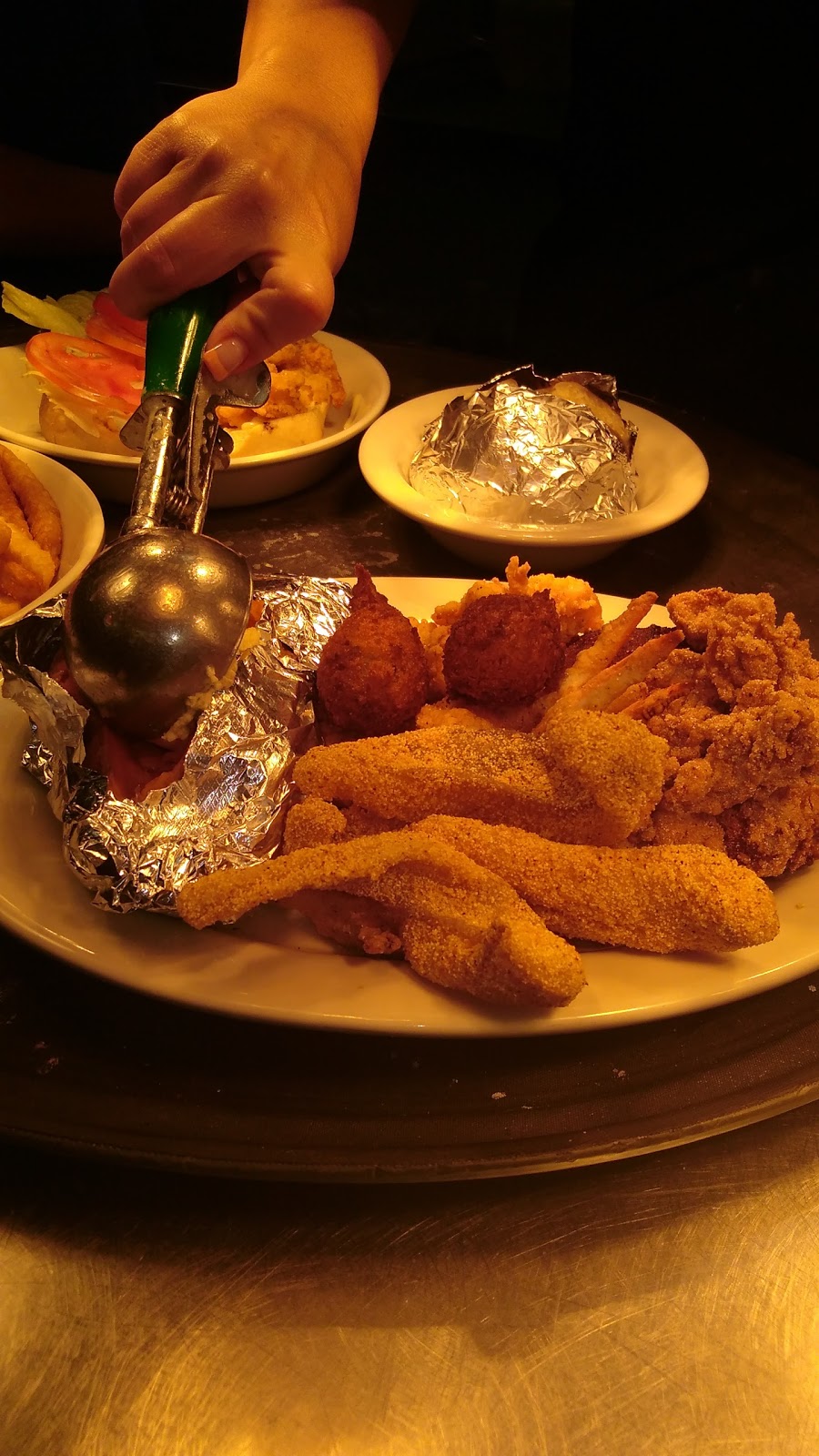 JRs Catfish House | restaurant | 6103 MS-613, Lucedale, MS 39452, USA | 6017915375 OR +1 601-791-5375