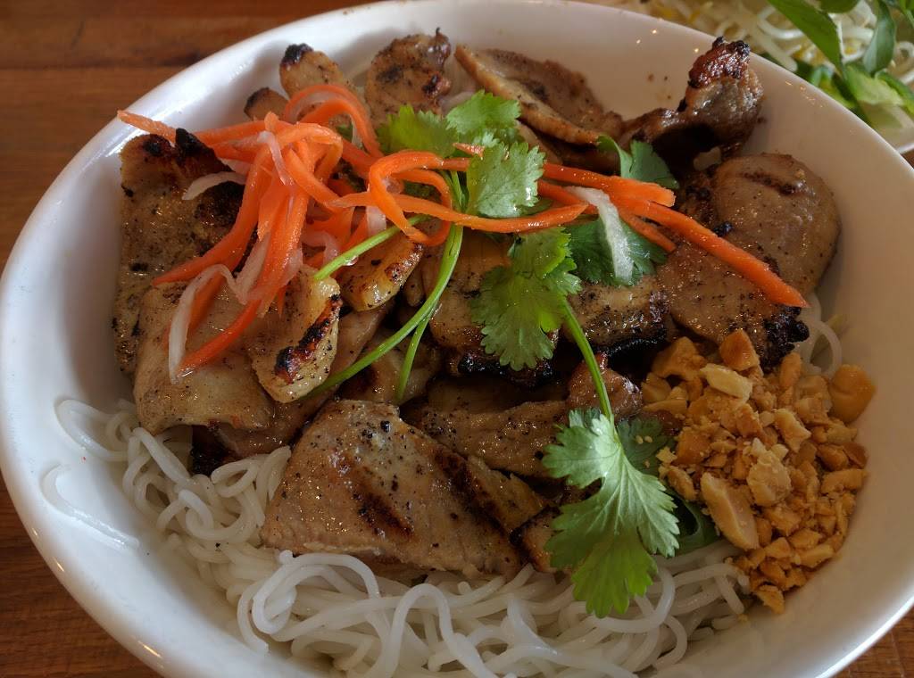 Pho Avenue | restaurant | 2500 W El Camino Real, Mountain View, CA 94040, USA | 6509352183 OR +1 650-935-2183