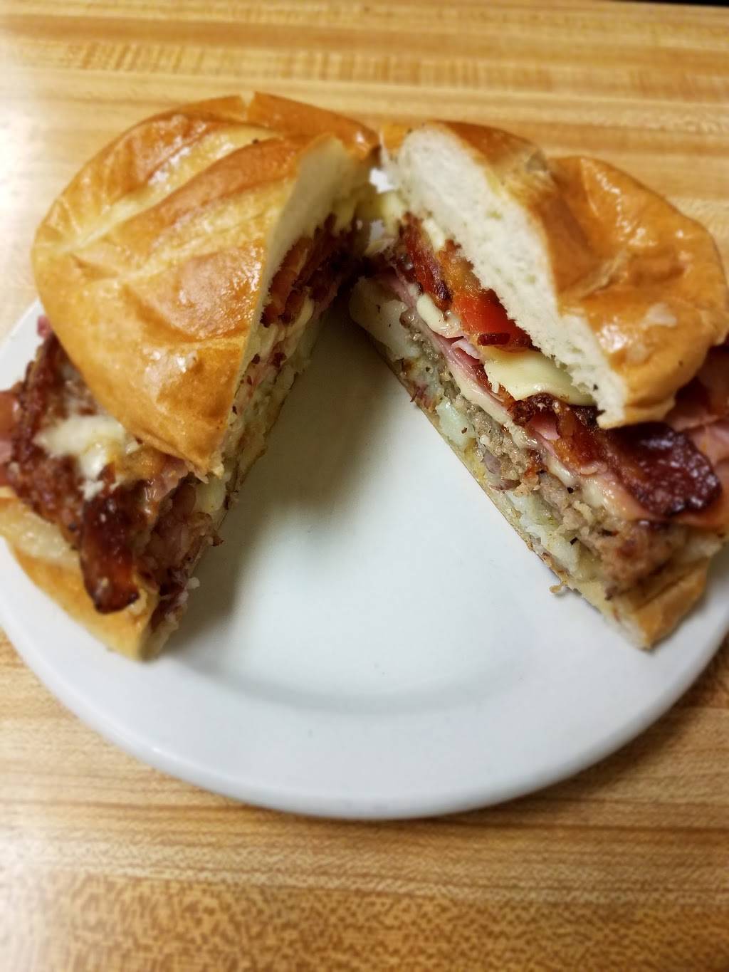 Fitzys | restaurant | 1250 Lawrence St, Lowell, MA 01852, USA | 9784589339 OR +1 978-458-9339