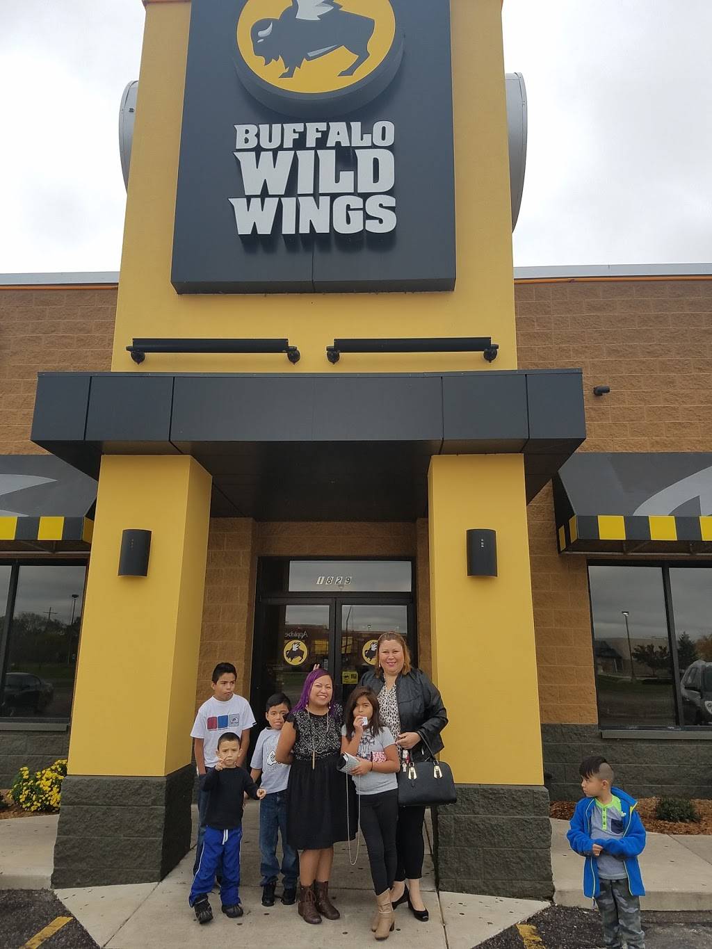 Buffalo Wild Wings | restaurant | 1829 Rieth Blvd, Goshen, IN 46526, USA | 5748759299 OR +1 574-875-9299