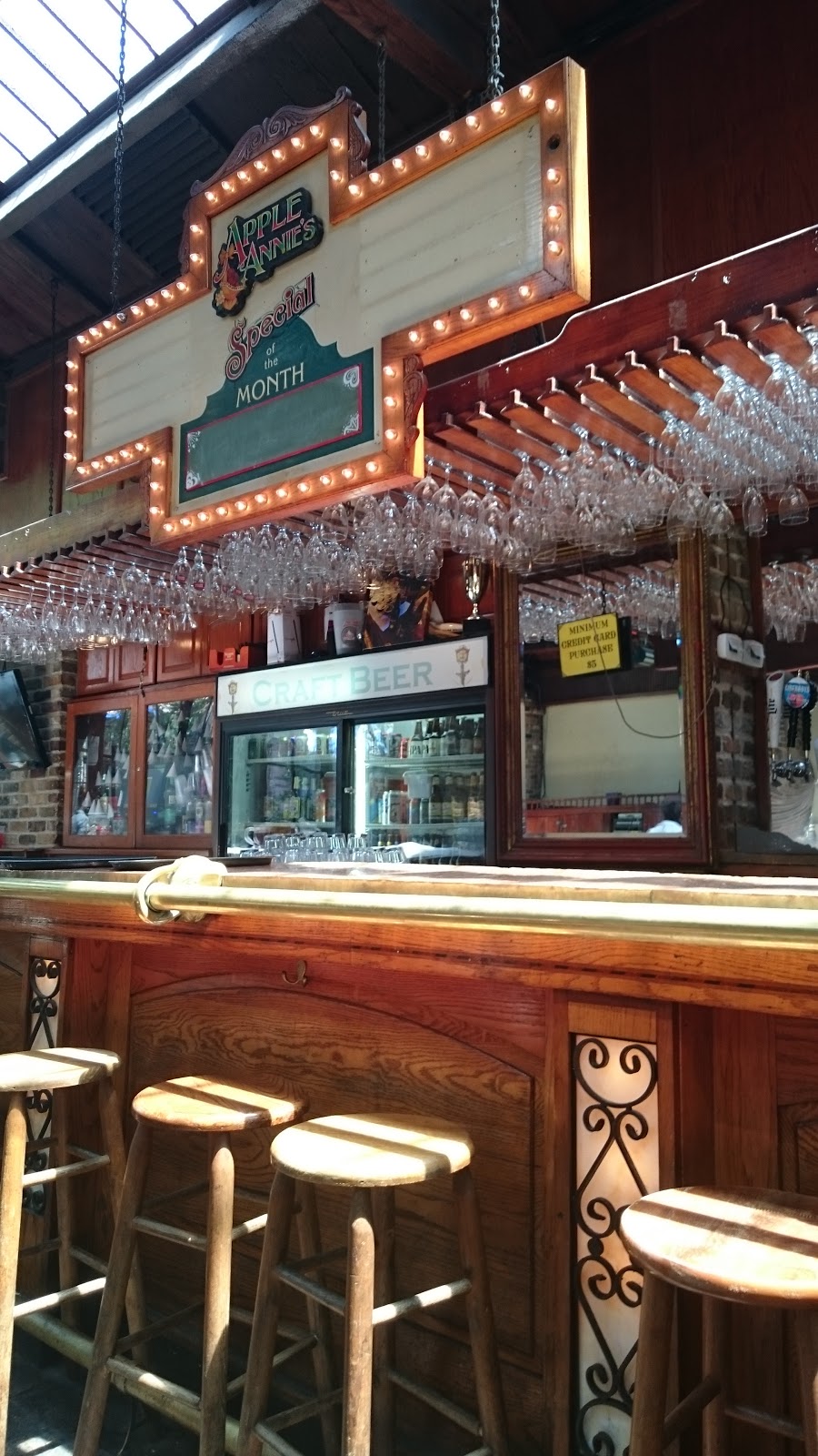 Apple Annies | restaurant | 130 E Government St, Pensacola, FL 32502, USA | 8504346211 OR +1 850-434-6211