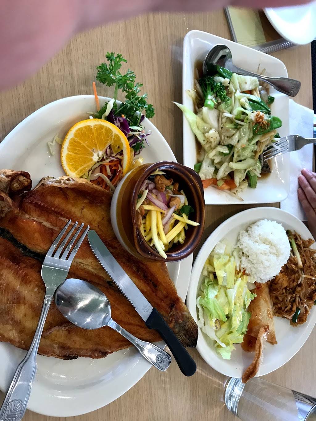 Jumpa Thai Cuisine | restaurant | 12085 Brookhurst St, Garden Grove, CA 92840, USA | 7145371076 OR +1 714-537-1076