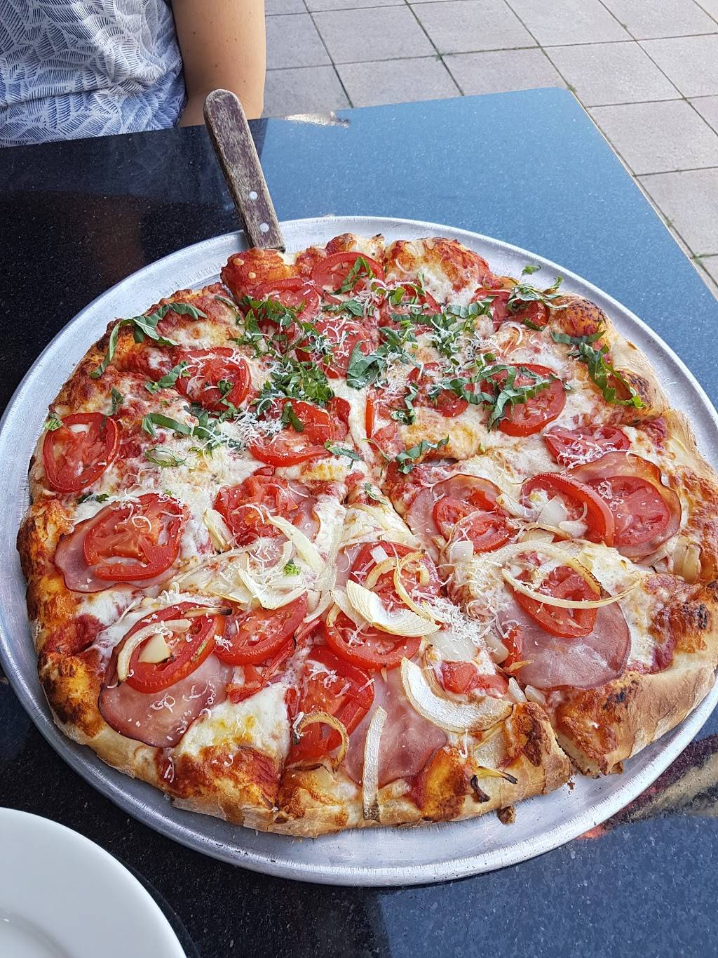 Darios Restaurant | restaurant | 2829 Bridgeway, Sausalito, CA 94965, USA | 4153326636 OR +1 415-332-6636