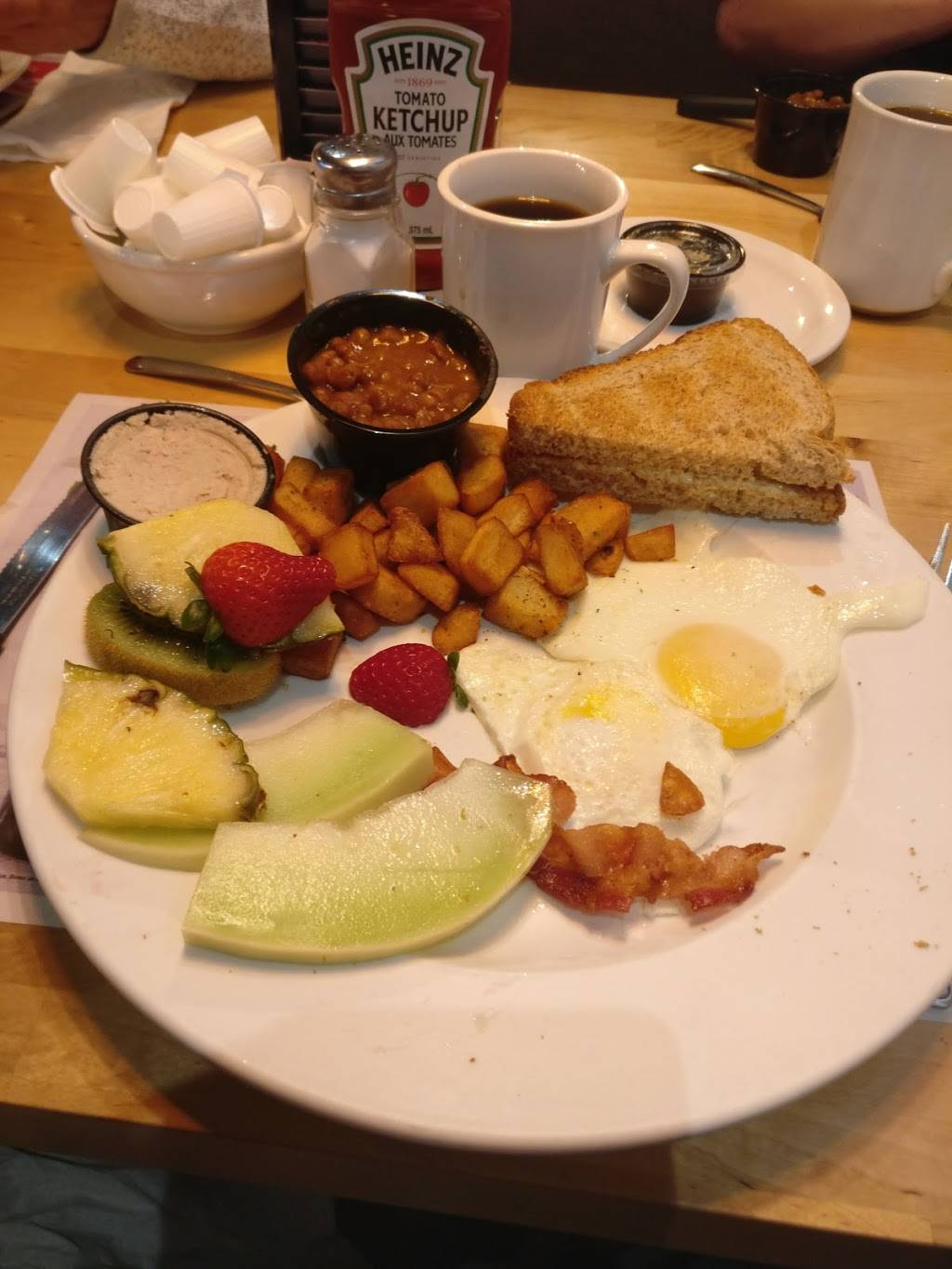 Mikes | restaurant | 419 Rue Saint-Jacques, Saint-Jean-sur-Richelieu, QC J3B 2M1, Canada | 4503473030 OR +1 450-347-3030