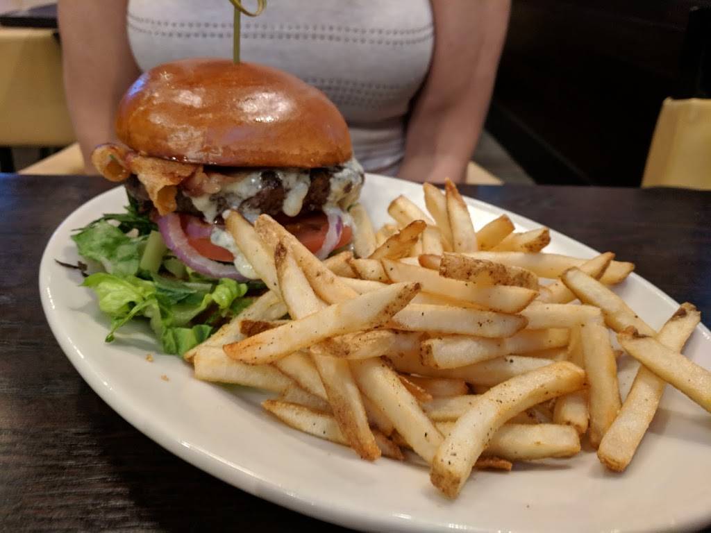 Recovery Sports Grill | restaurant | 10350 SW Don, R. Led, NW Duke Ave, Port St. Lucie, FL 34987, USA | 7723458490 OR +1 772-345-8490