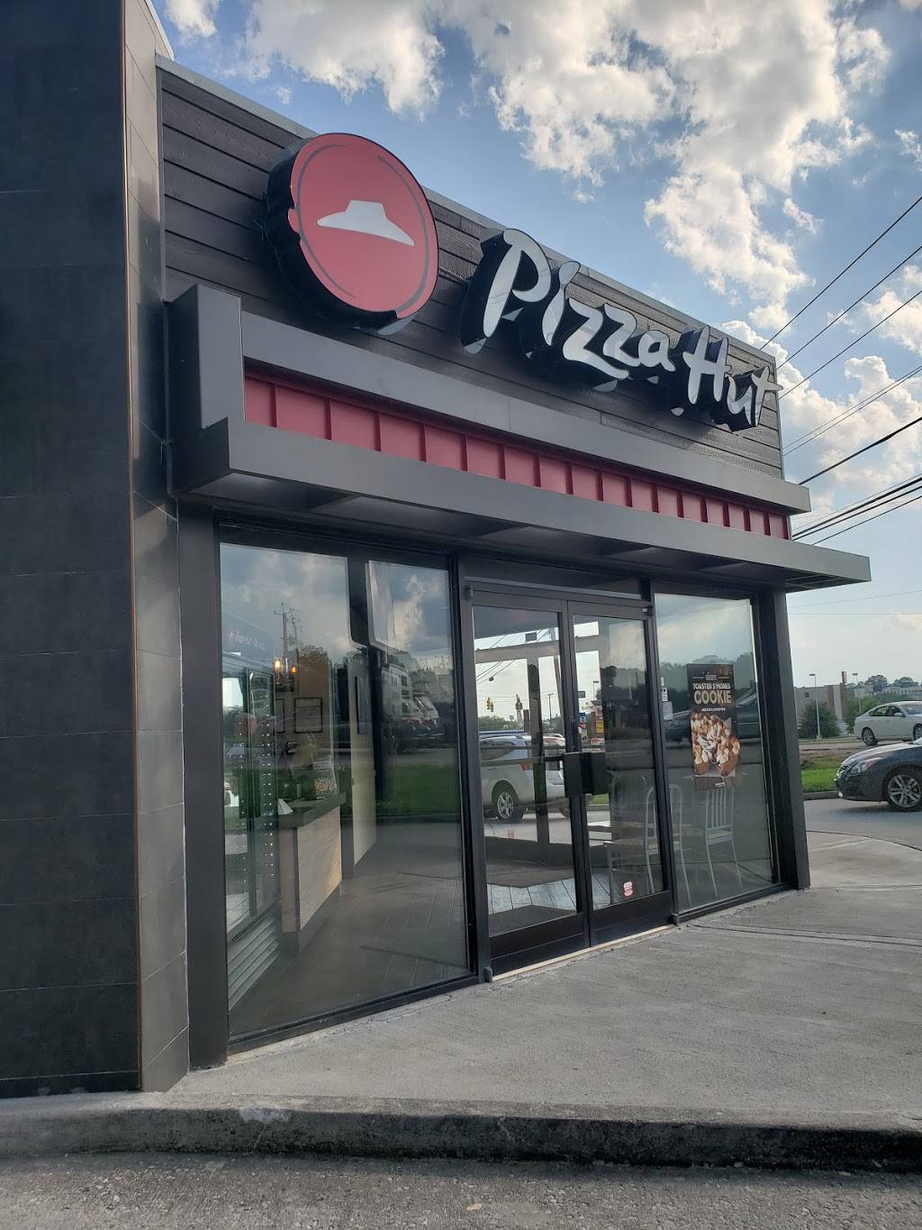 Pizza Hut | meal takeaway | 212 Cedar Ln, Knoxville, TN 37912, USA | 8656891111 OR +1 865-689-1111