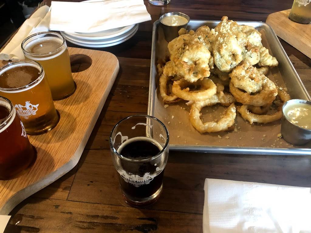 Dos Sirenos Brewing | restaurant | 231 E Cevallos St, San Antonio, TX 78204, USA | 2104428138 OR +1 210-442-8138