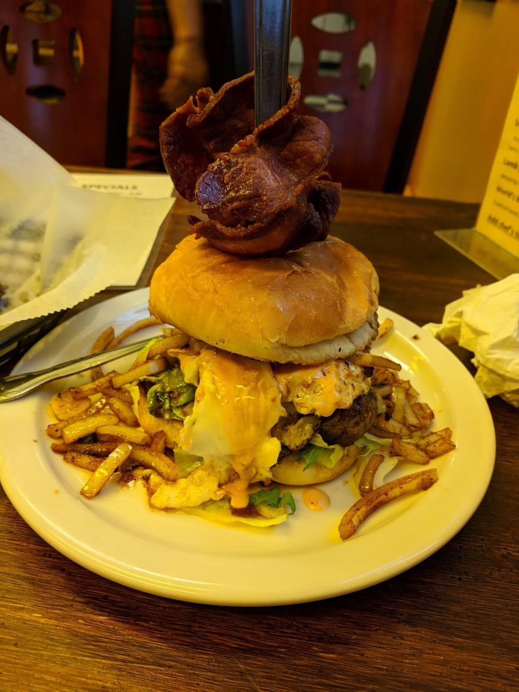 Daves Gourmet Burgers and More | restaurant | 16 Edison Ave, Schenectady, NY 12305, United States | 5182803900 OR +1 518-280-3900