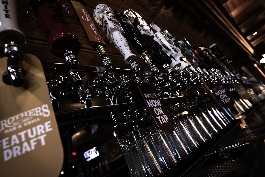 Brothers Bar & Grill | restaurant | 1213 N Water St, Milwaukee, WI 53202, USA | 4142241690 OR +1 414-224-1690