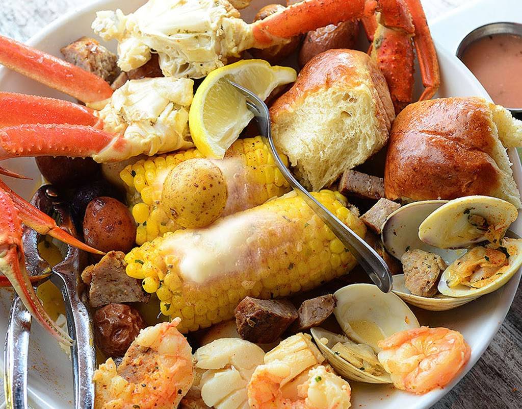 The Beach House Restaurant | restaurant | 200 Gulf Dr N, Bradenton Beach, FL 34217, USA | 9417792222 OR +1 941-779-2222