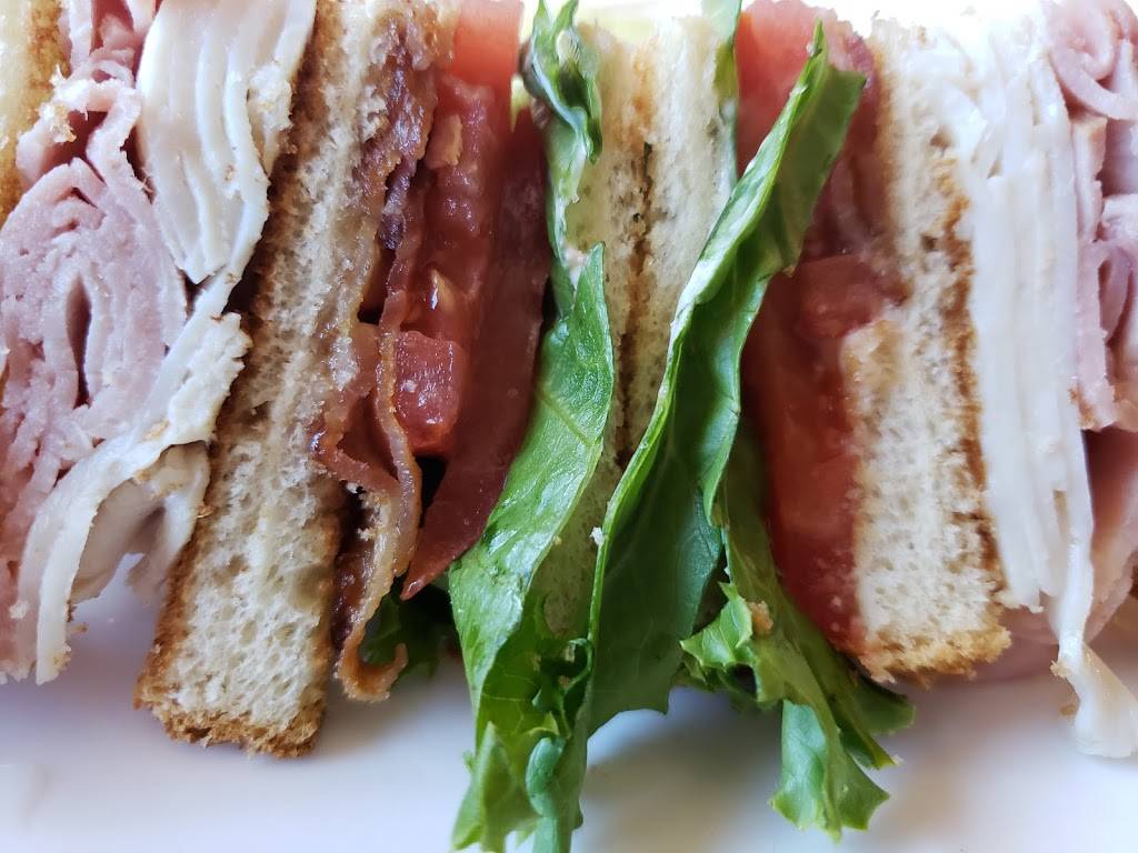 Kissin Cuzzins | restaurant | 951 34th St N, St. Petersburg, FL 33713, USA | 7273233915 OR +1 727-323-3915