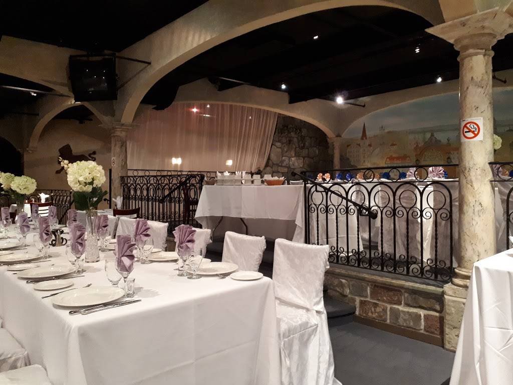 Golden Lion Restaurant & Bar | restaurant | 15 Canmotor Ave, Etobicoke, ON M8Z 4E5, Canada | 4162523456 OR +1 416-252-3456