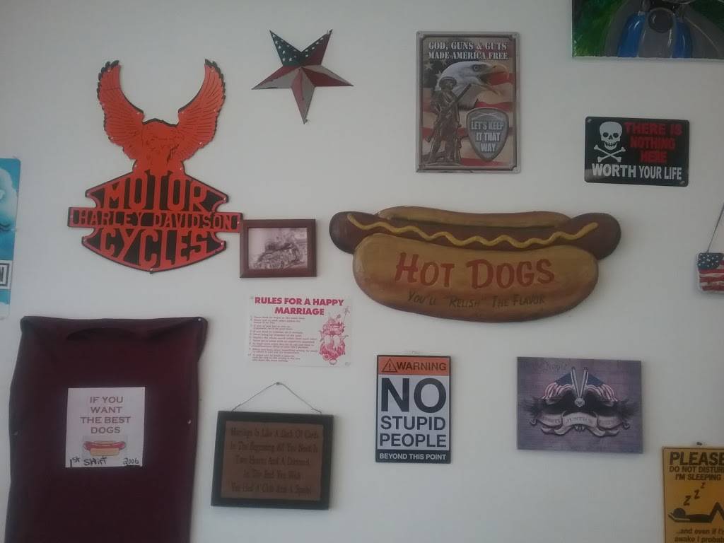 Wright Dawgs | restaurant | 1228 Country Club Rd, Fairmont, WV 26554, USA | 3043680834 OR +1 304-368-0834