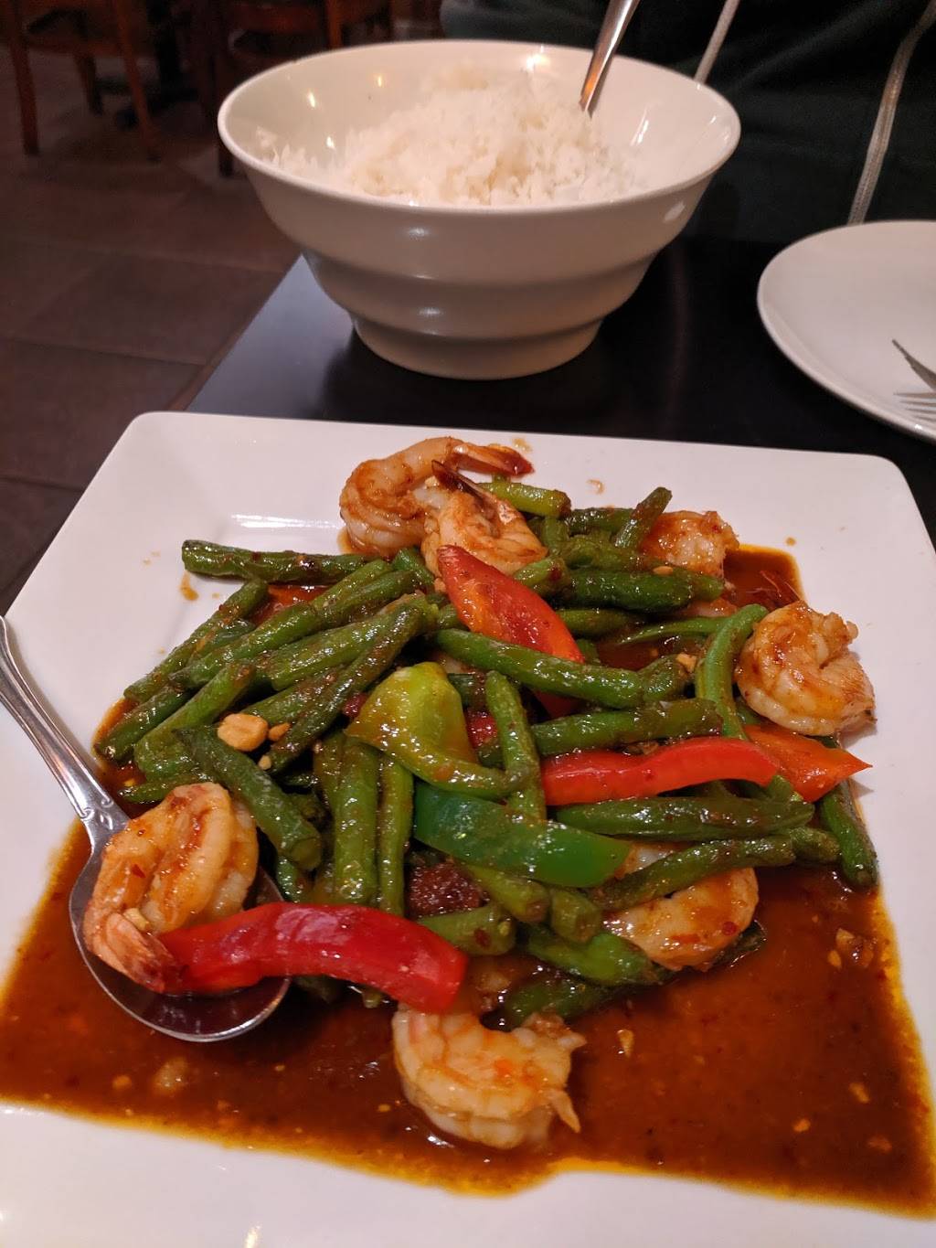 Sriracha Thai Cuisine | restaurant | 1319 9th Ave, San Francisco, CA 94122, USA | 4155647722 OR +1 415-564-7722