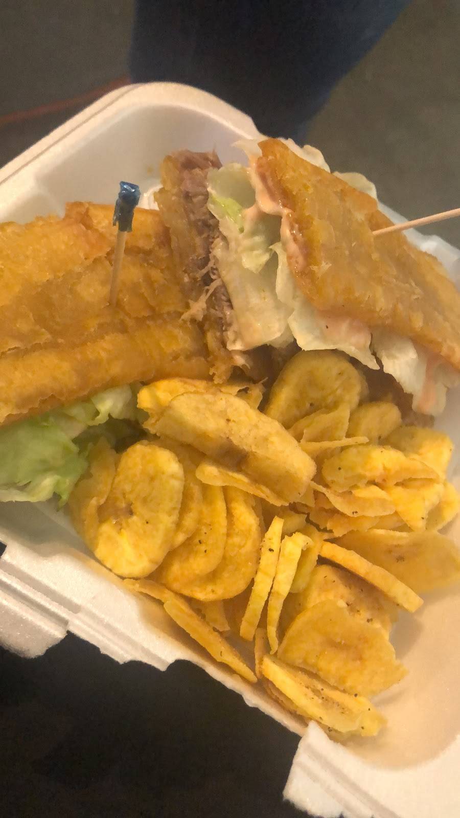 El Tuque Restaurant | restaurant | 2707 Maple Ave, Vineland, NJ 08361, USA | 8564664439 OR +1 856-466-4439