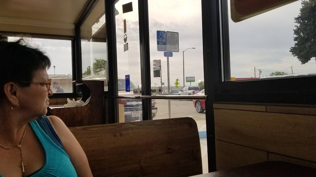 Elmers Drive-In | restaurant | 1112 Cecil Ave, Delano, CA 93215, USA | 6617258736 OR +1 661-725-8736