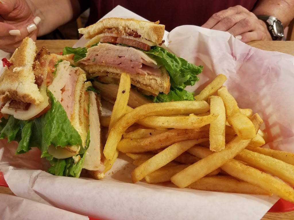 Brietzke Station | restaurant | 9015 FM 775, New Berlin, TX 78155, USA | 8304203727 OR +1 830-420-3727