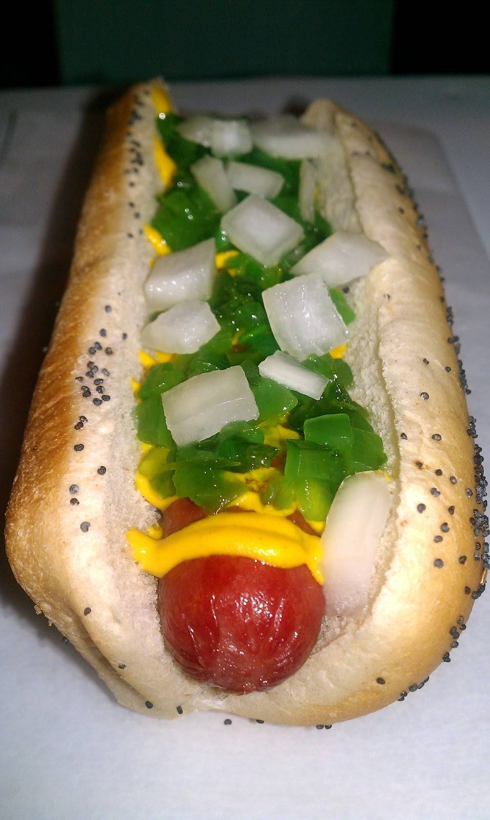 Windy City Red Hots | restaurant | 28 S King St, Leesburg, VA 20175, USA | 7036698606 OR +1 703-669-8606