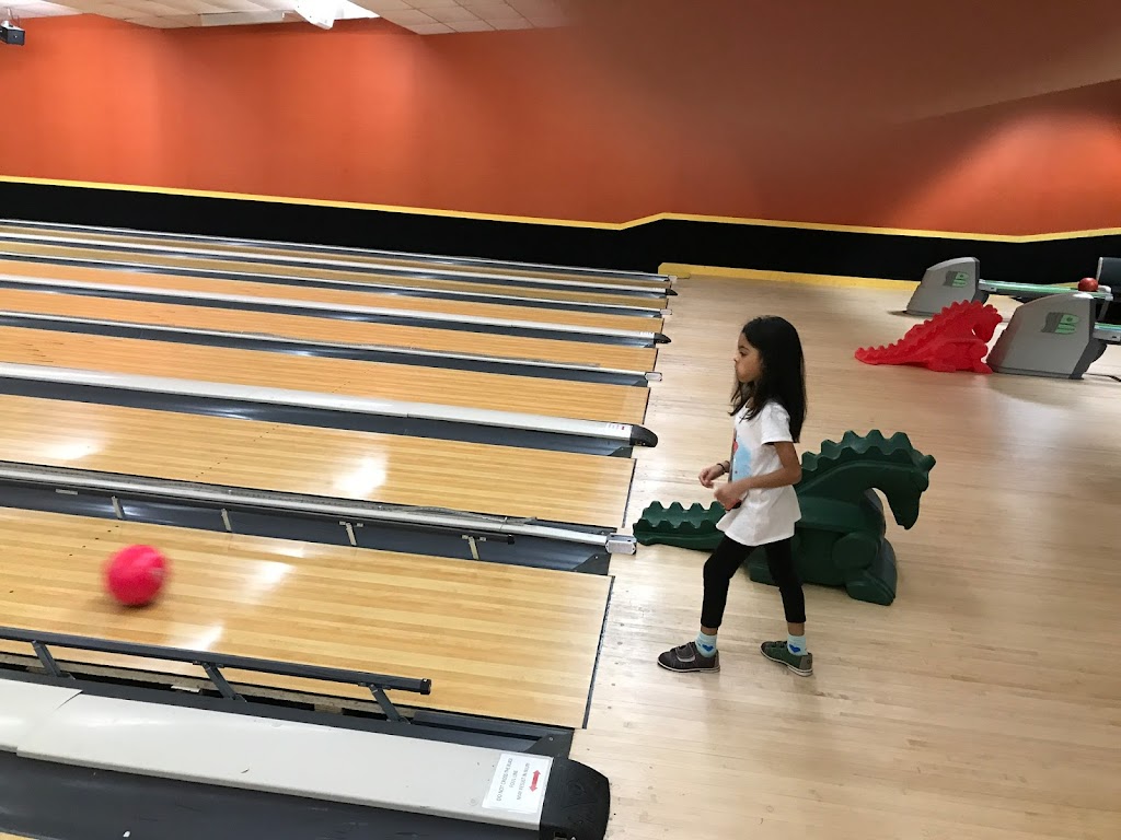 East Greenbush Bowling Center | meal takeaway | 570 Columbia Turnpike, East Greenbush, NY 12061, USA | 5184779306 OR +1 518-477-9306