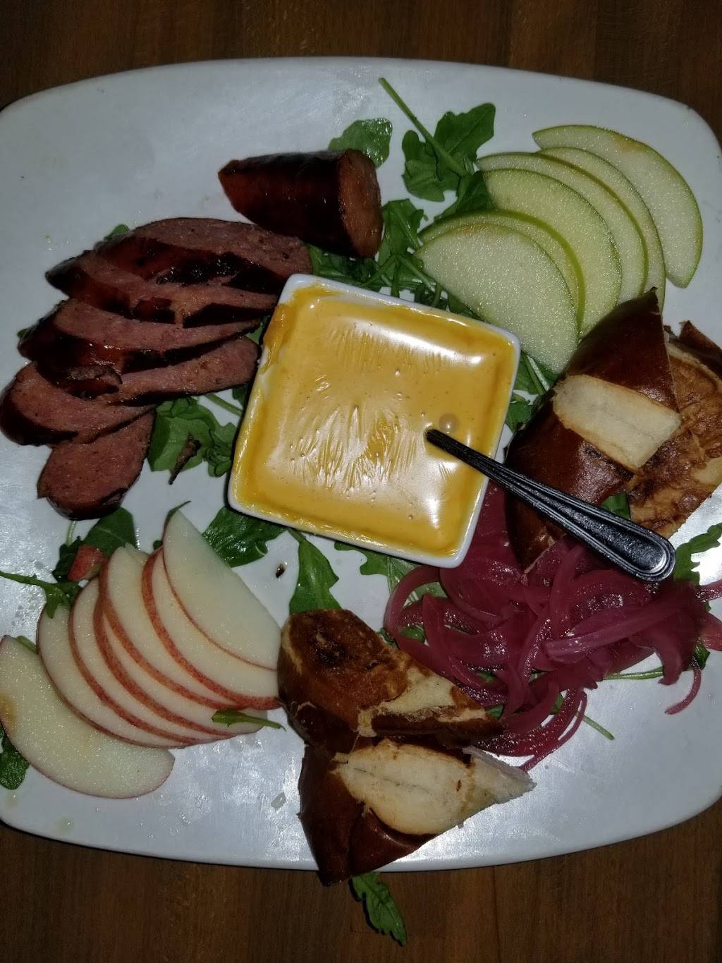 North Star American Bistro | restaurant | 4518 N Oakland Ave, Shorewood, WI 53211, USA | 4149644663 OR +1 414-964-4663