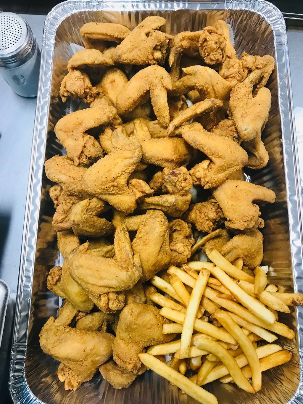 Quickie’s Burgers & Wings | restaurant | 141 S Federal Hwy, Dania Beach, FL 33004, USA | 9543429401 OR +1 954-342-9401