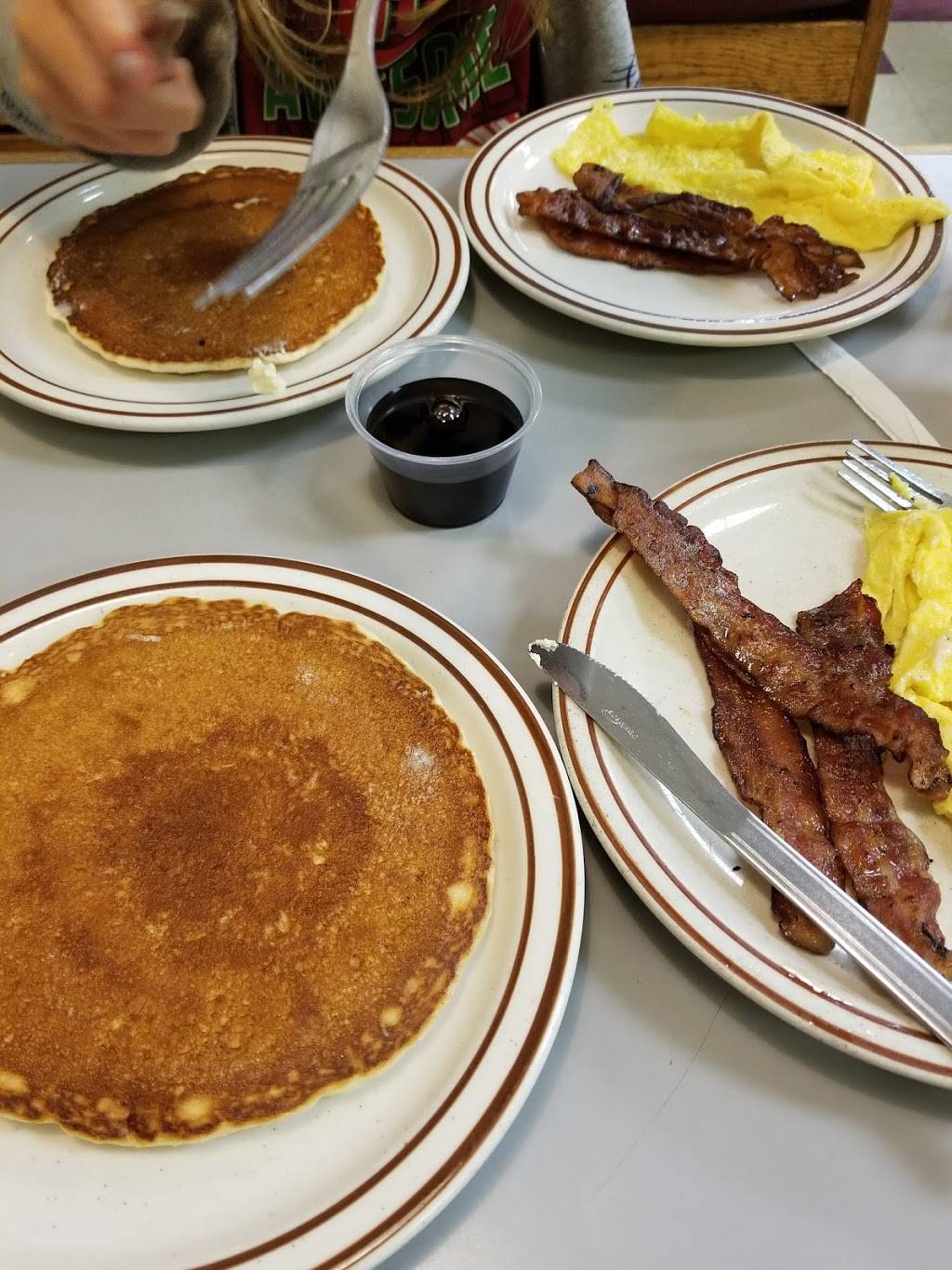 Jefferson Fountain | restaurant | 22 N Jefferson Cir, Oak Ridge, TN 37830, USA | 8654821141 OR +1 865-482-1141