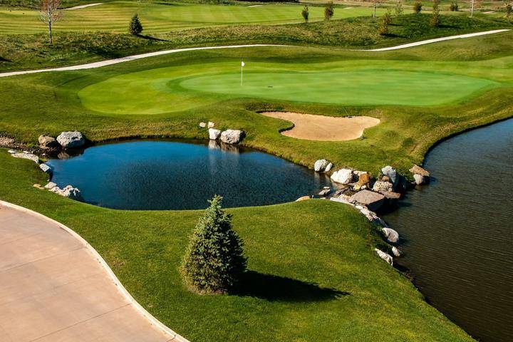 Metamora Fields Golf Club | restaurant | 801 W Progress St, Metamora, IL 61548, USA | 3093674000 OR +1 309-367-4000