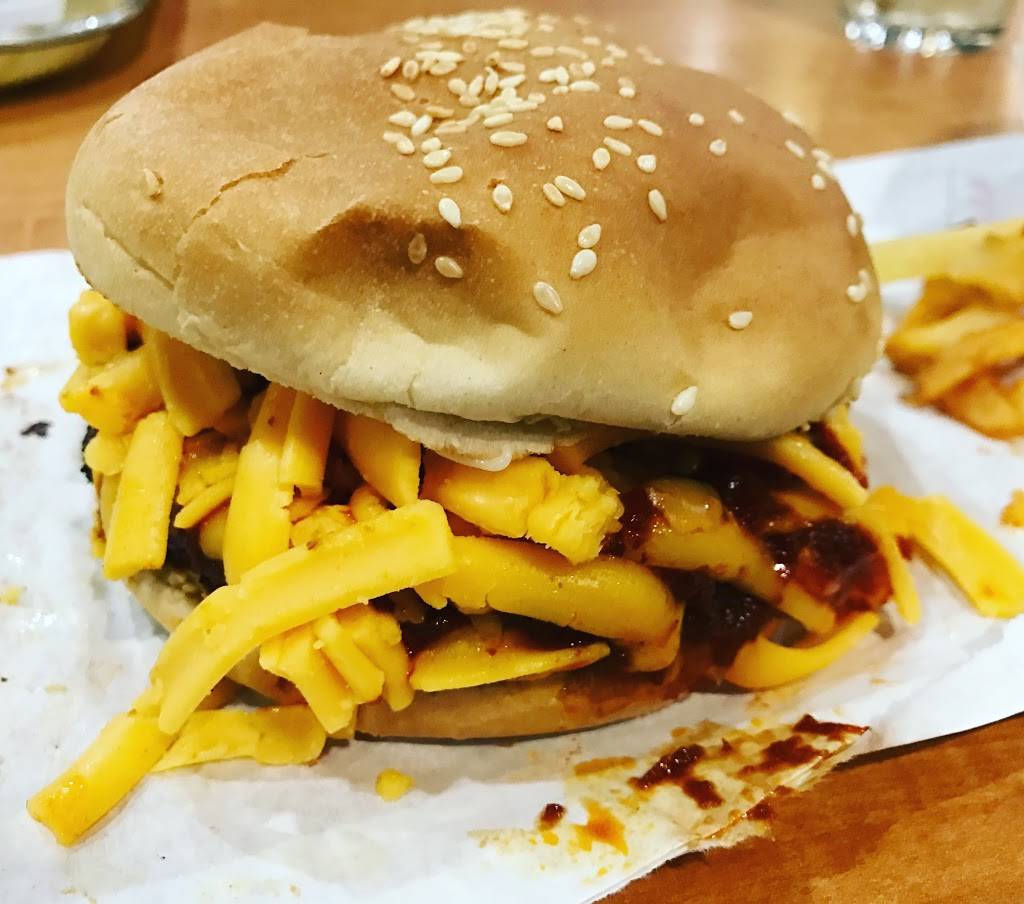 Johnnies Charcoal Broiler | restaurant | 6629 Northwest Expy, Oklahoma City, OK 73132, USA | 4054700177 OR +1 405-470-0177