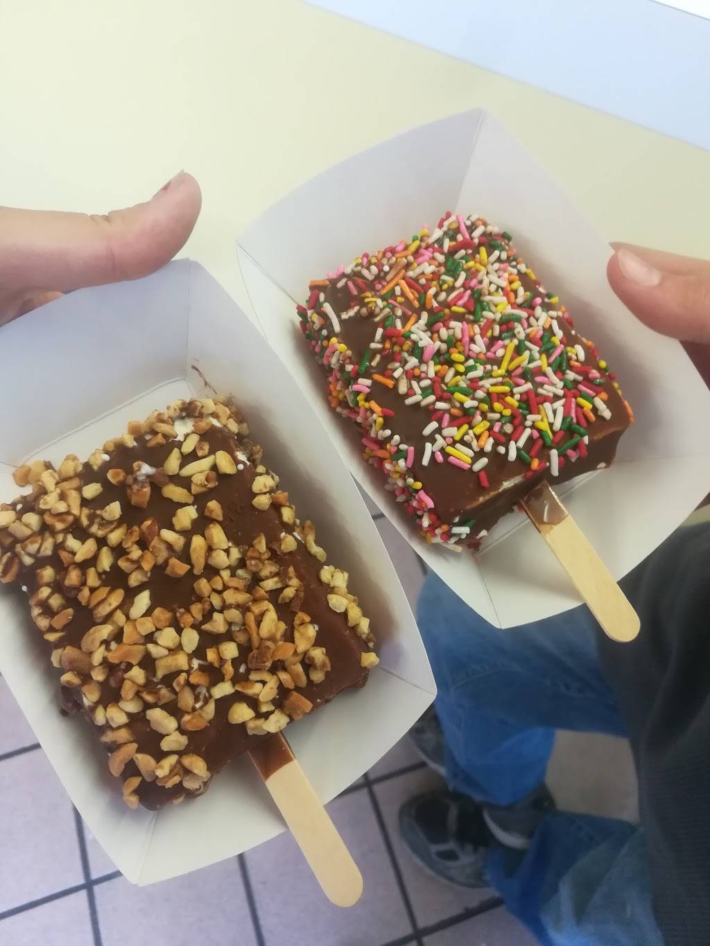 Janes Corndogs | restaurant | 600 E Bay Ave, Newport Beach, CA 92661, USA | 9496734844 OR +1 949-673-4844