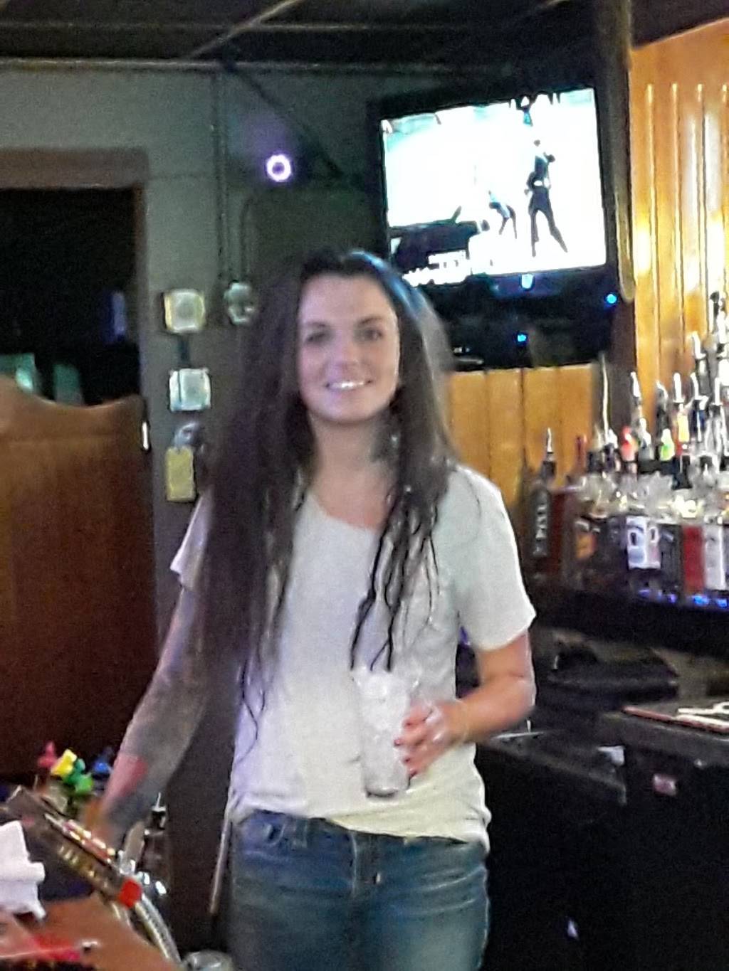 Corner Pocket Tavern | restaurant | 100 E Toledo St, Fremont, IN 46737, USA | 2604959255 OR +1 260-495-9255