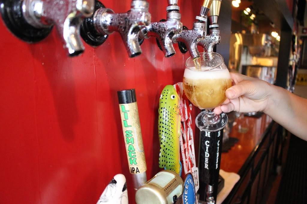 Junction Bar & Grill | restaurant | 3021 St Claude Ave, New Orleans, LA 70117, USA | 5042720205 OR +1 504-272-0205