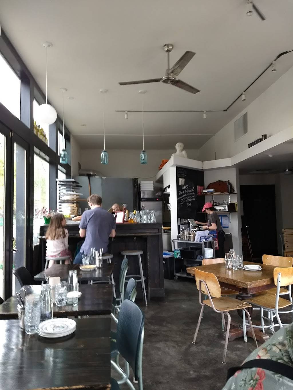 The Independent Pizzeria | restaurant | 4235 E Madison St, Seattle, WA 98112, USA | 2068606110 OR +1 206-860-6110