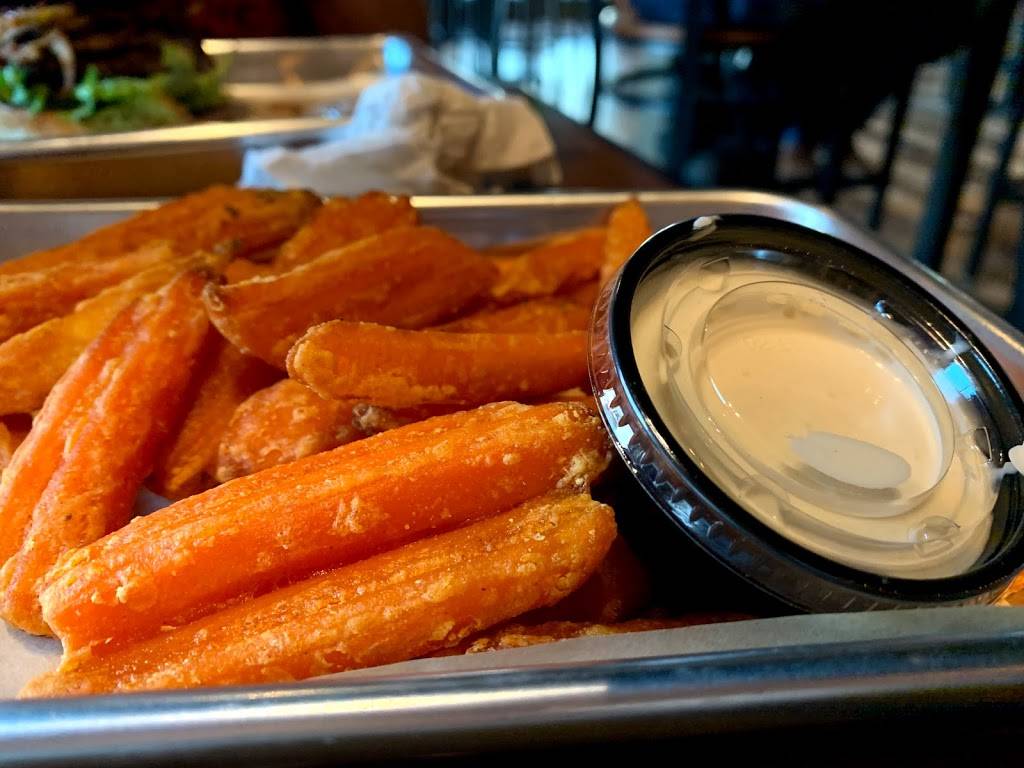 Backwoods Burgers | restaurant | 1214 W F St, Oakdale, CA 95361, USA | 2093222953 OR +1 209-322-2953