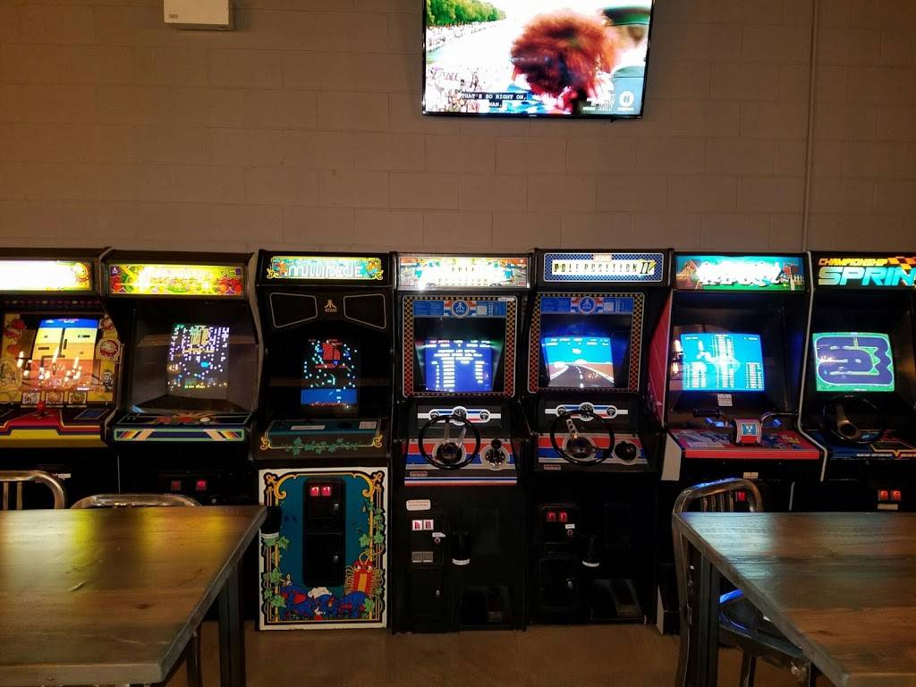 Izzys Arcade Bar | restaurant | 7421 N Milwaukee Ave, Niles, IL 60714, USA | 8478654999 OR +1 847-865-4999