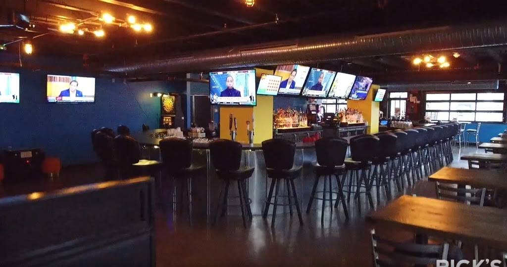 Locals On The Lakes | restaurant | 530 Portage Lakes Drive, Akron, OH 44319, USA | 3307945157 OR +1 330-794-5157