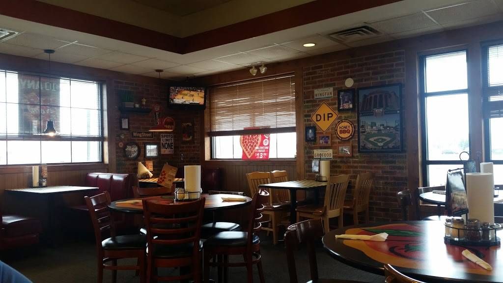 Pizza Hut | meal takeaway | 2386 Troy Rd, Edwardsville, IL 62025, USA | 6186561110 OR +1 618-656-1110