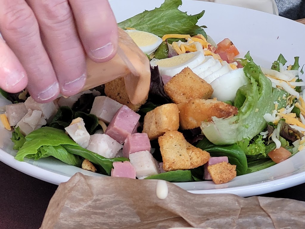 The Pines Pizza and Pub | restaurant | 4100 River Ridge Dr NE, Cedar Rapids, IA 52402, USA | 3192005350 OR +1 319-200-5350