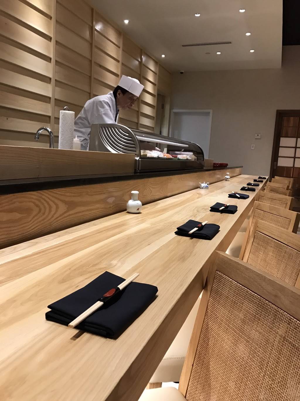 Aoi Japanese Restaurant & Bar | restaurant | 120 S Wood Ave, Iselin, NJ 08830, USA | 7326357146 OR +1 732-635-7146