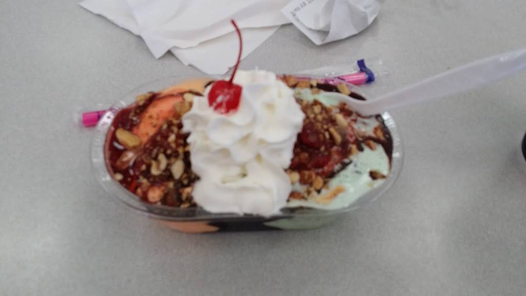 Braums Ice Cream & Burger Restaurant | restaurant | 1600 Fayetteville Rd, Van Buren, AR 72956, USA | 4794743030 OR +1 479-474-3030